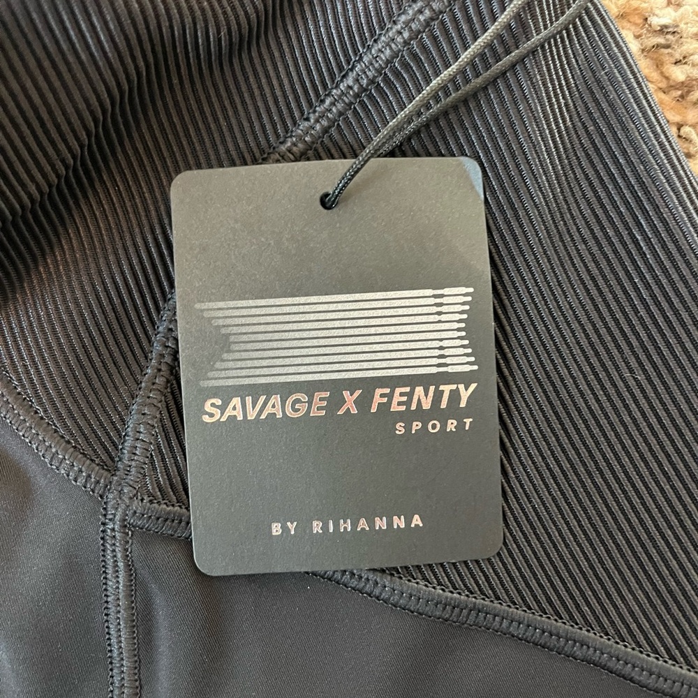 NWT SAVAGE X FENTY Women's Black High-Waisted Leggings - Picture 10 of 10